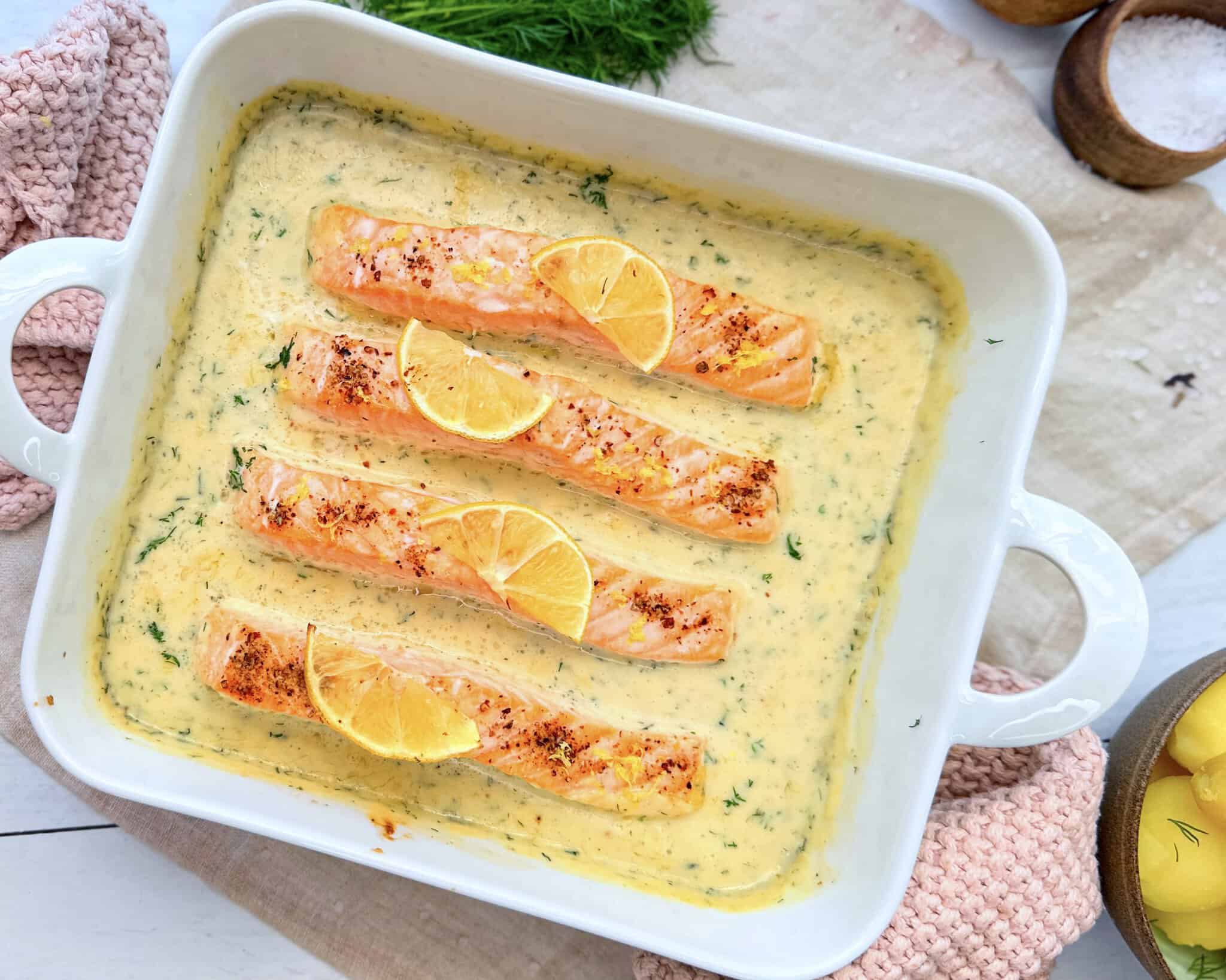 Laks i ovn med cremet citronsauce