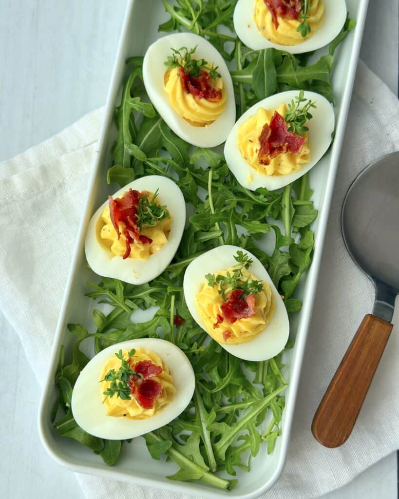 Djævleæg med sprød bacon