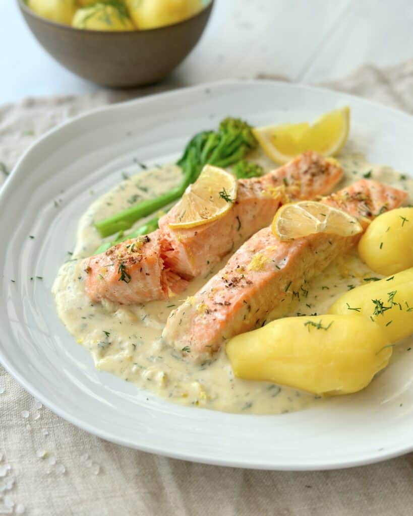 Laks i ovn med cremet citronsauce
