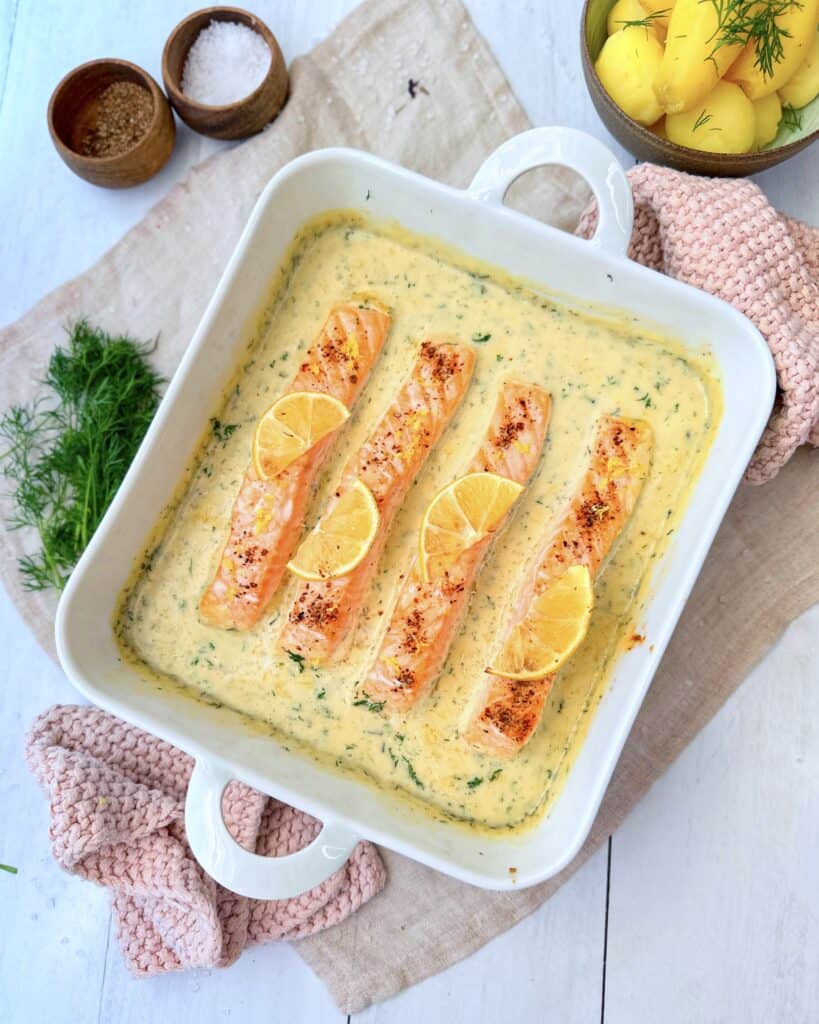Laks i ovn med cremet citronsauce