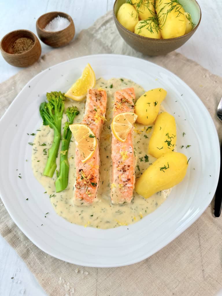 Laks i ovn med cremet citronsauce