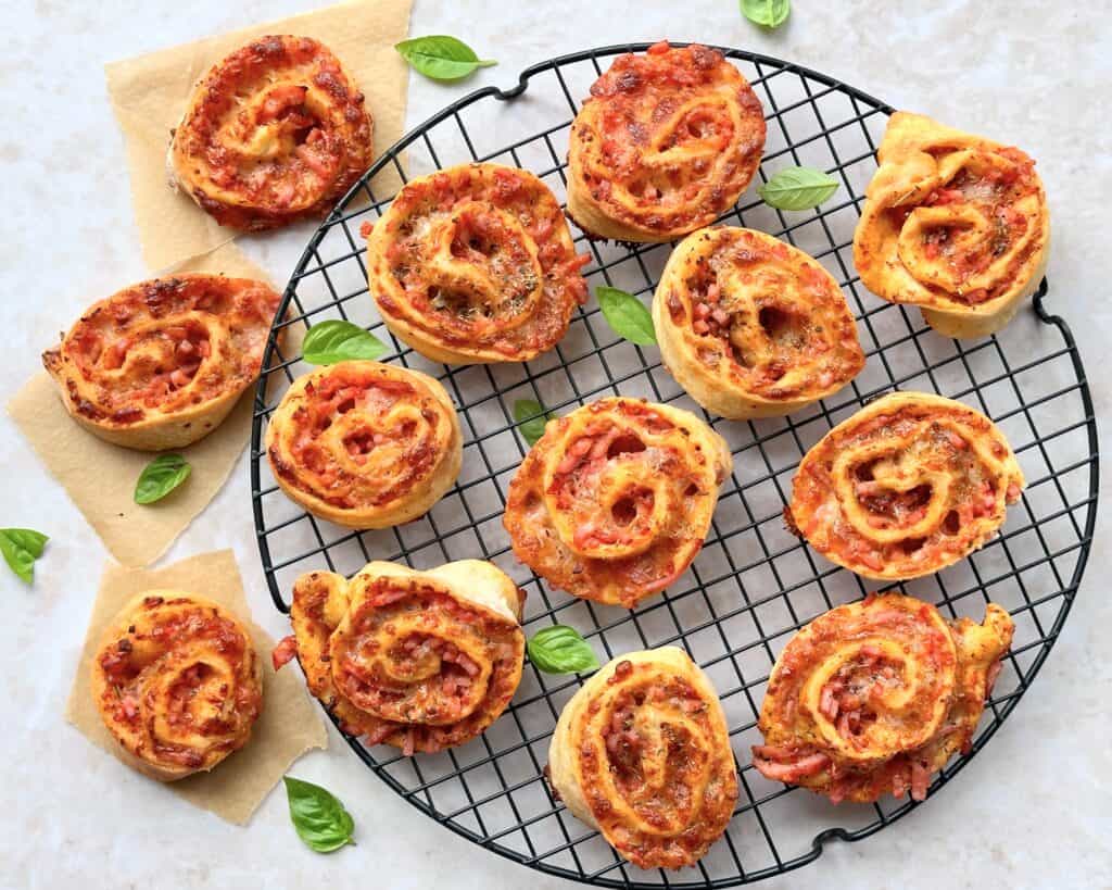 Pizzasnegle - hjemmelavede pizzasnegle med skinke eller chorizo