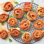 Pizzasnegle - hjemmelavede pizzasnegle med skinke eller chorizo