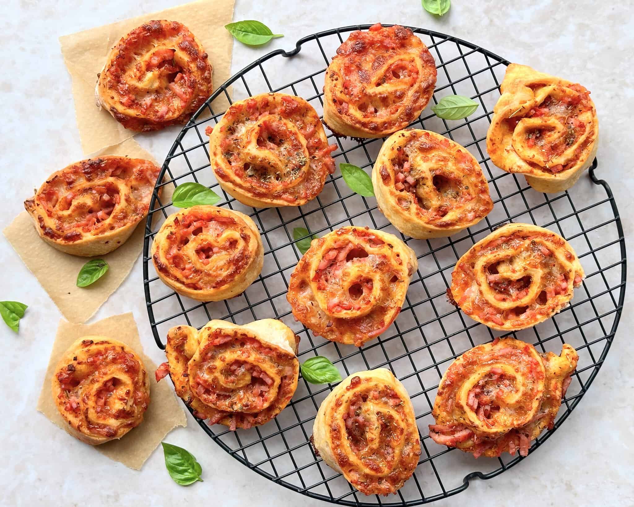 Pizzasnegle - hjemmelavede pizzasnegle med skinke eller chorizo