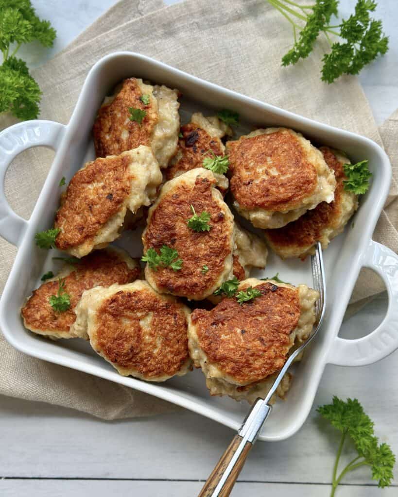 Kyllingefrikadeller - Klassiske hjemmelavede frikadeller med kylling
