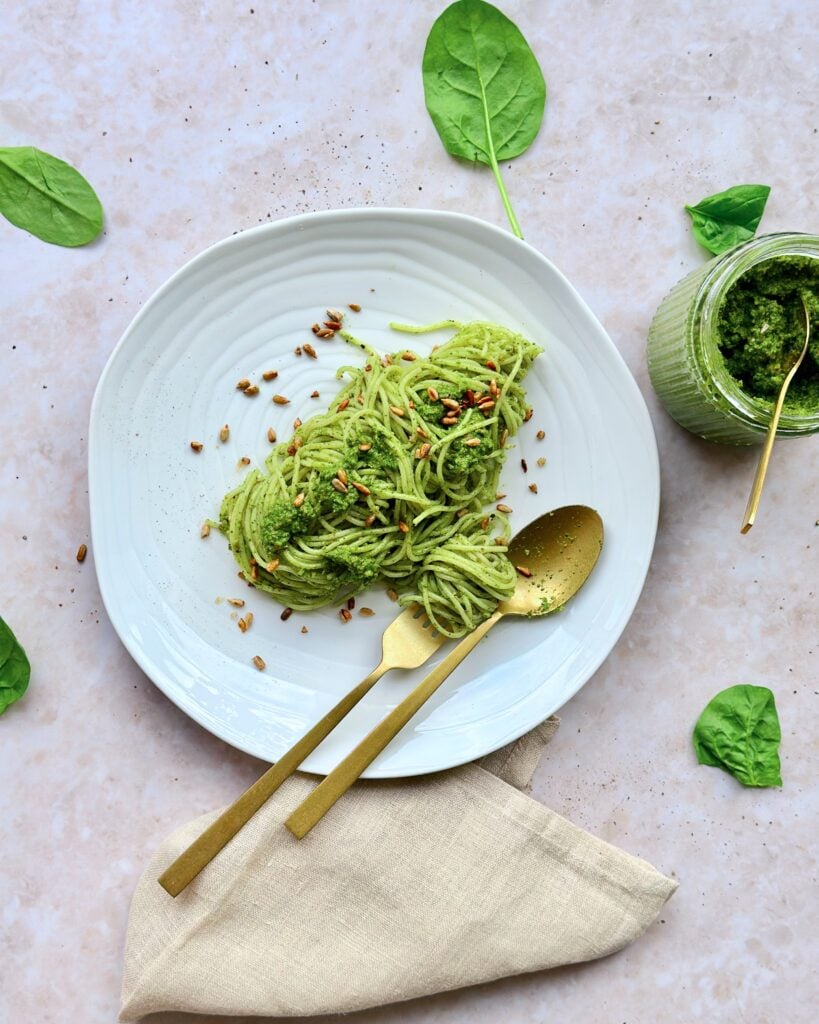 Pasta med pesto - pasta med hjemmelavet grøn pesto.