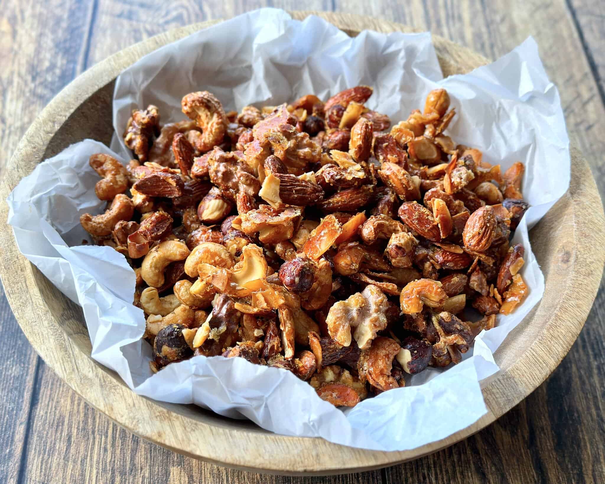 Sprøde nødder - hjemmelavede sprøde nøddemix med honning i ovn.