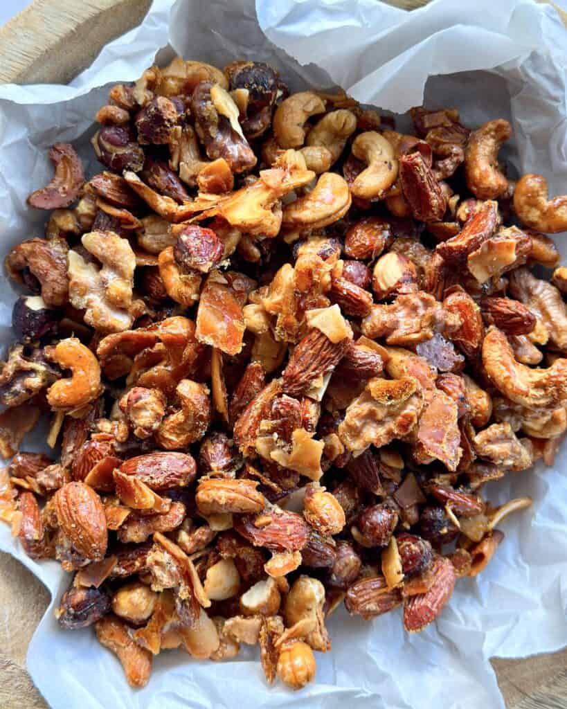 Sprøde nødder - hjemmelavede sprøde nøddemix med honning i ovn.