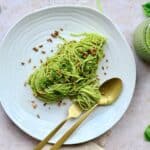 Pasta med pesto - pasta med hjemmelavet grøn pesto.