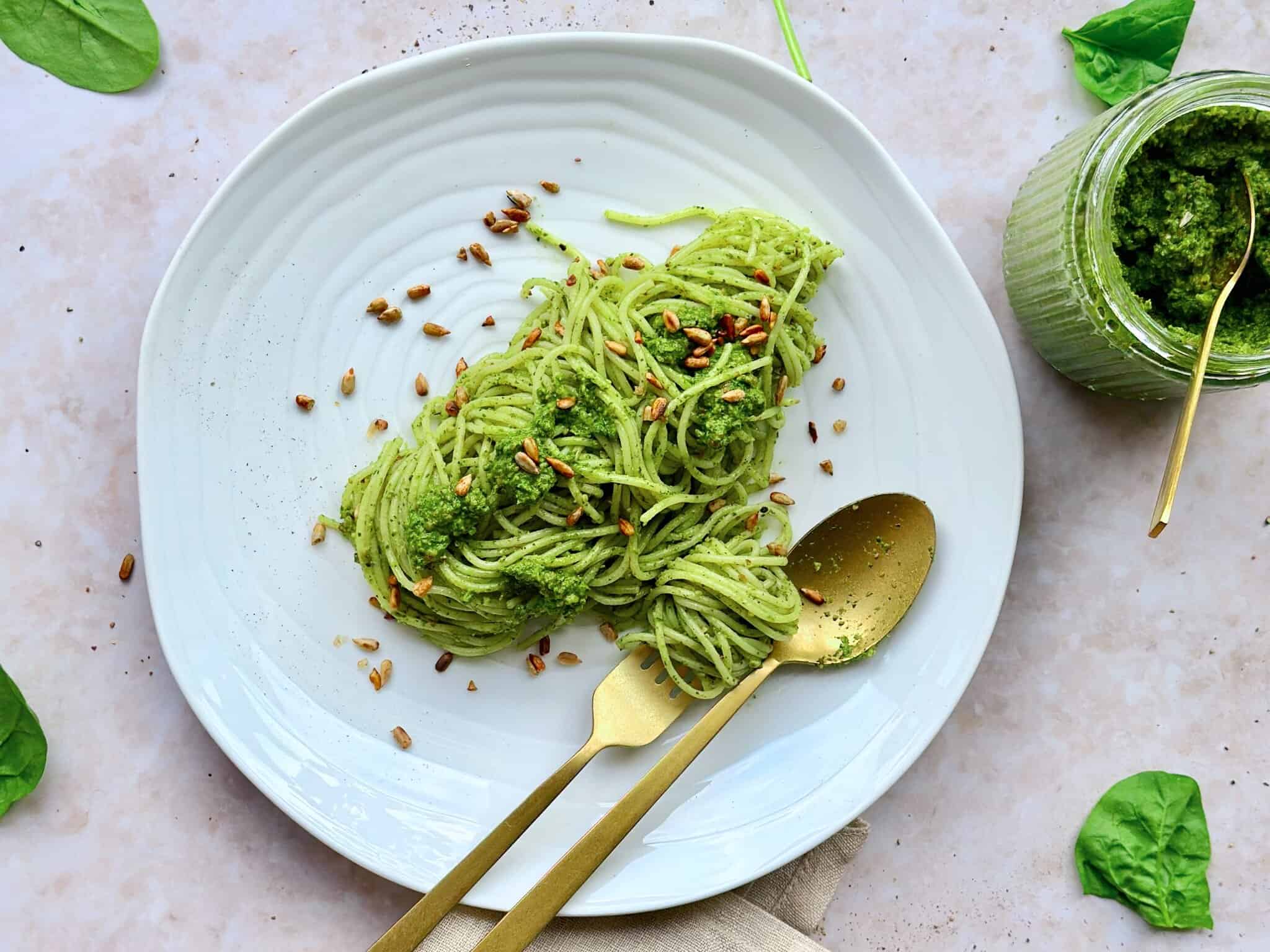 Pasta med pesto - pasta med hjemmelavet grøn pesto.