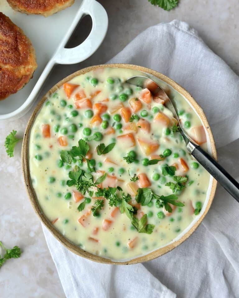 Stuvede ærter og gulerødder.