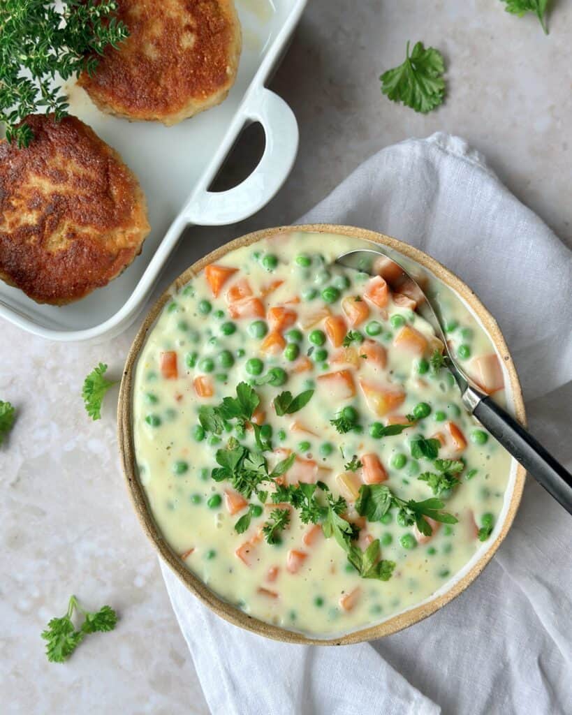 Stuvede ærter og gulerødder.