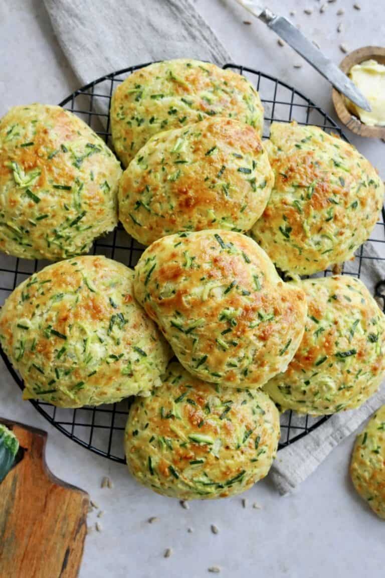 Squashboller - Store, bløde hjemmebagte boller med revet squash.