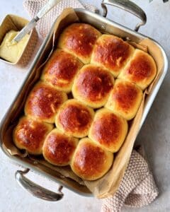 Gulerodsboller - Hjemmebagte boller med revet gulerod.