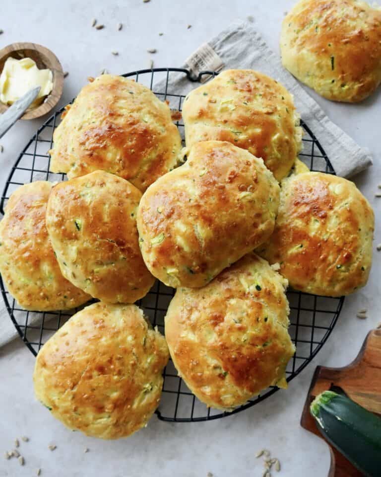 Squashboller - Hjemmebagte boller med squash og solsikkekerner.