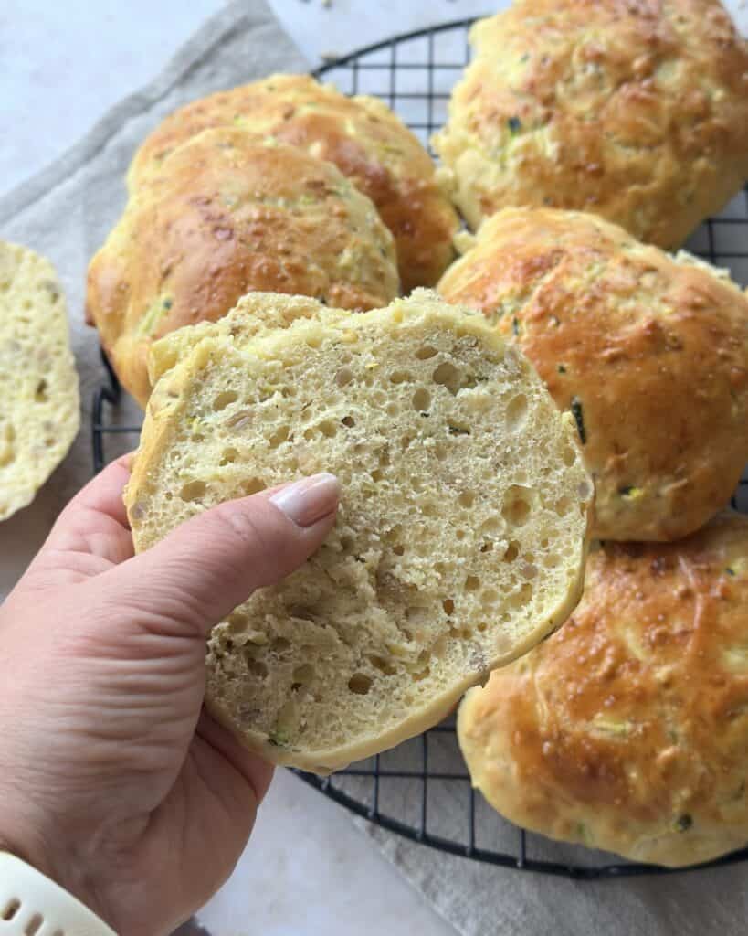 Squashboller - Hjemmebagte boller med squash og solsikkekerner.