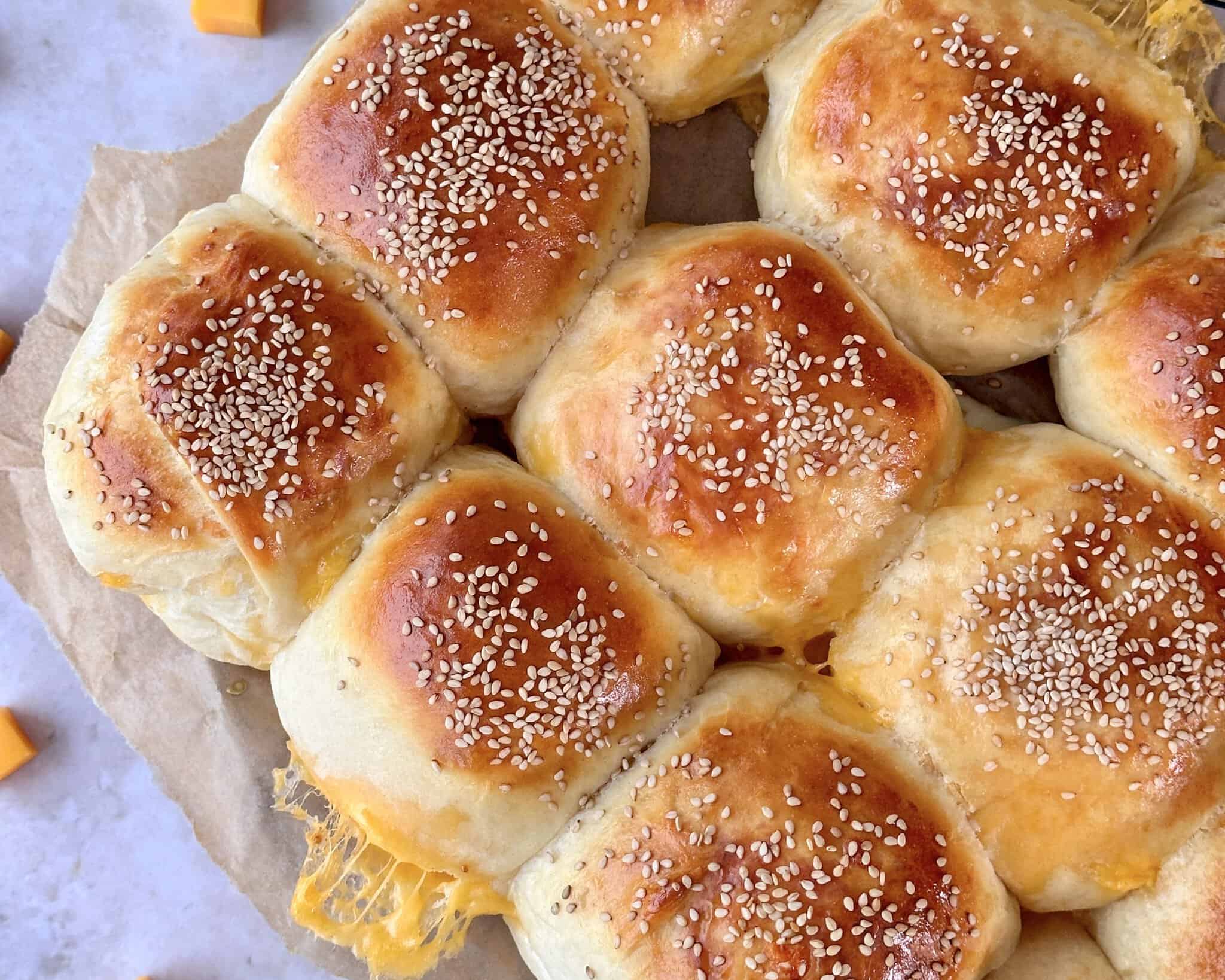 Osteboller - store bløde boller fyldt med revet ost