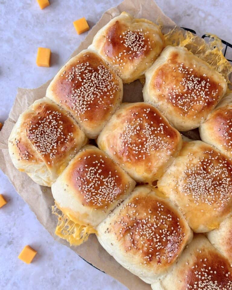 Osteboller - store bløde boller fyldt med revet ost