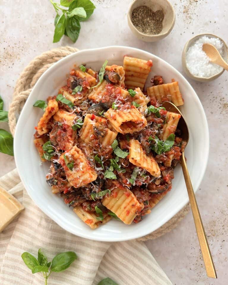Pasta alla Norma - vegetarisk pastaret fra Sicilien med tomat og auberginer