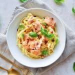 Pasta med laks - Pasta med ovnbagt laks og flødesauce