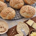 Havregrynsboller - Bløde og luftige boller med havregryn.