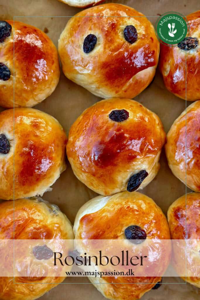 Rosinboller - Store bløde hjemmebagte boller med rosiner.