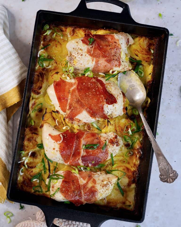 Kylling i fad med cremede flødekartofler