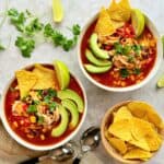 Tacosuppe - fyldig og krydret mexicansk suppe med med kylling.