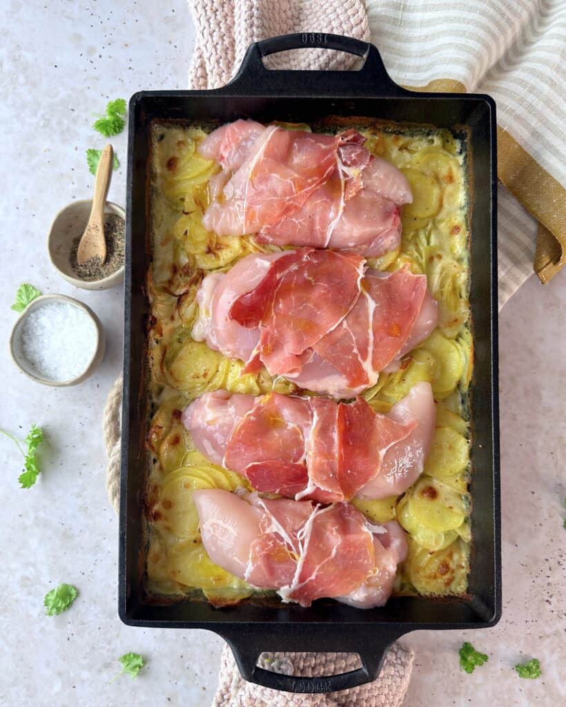 Kylling i fad med cremede flødekartofler