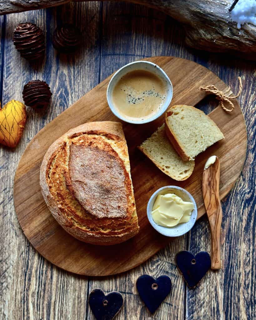 Hurtigt grydebrød - nemt og hurtigt brød bagt i gryde og uden koldhævning.