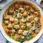 Marry me kødboller i cremet flødesauce med soltørrede tomater og parmesan.