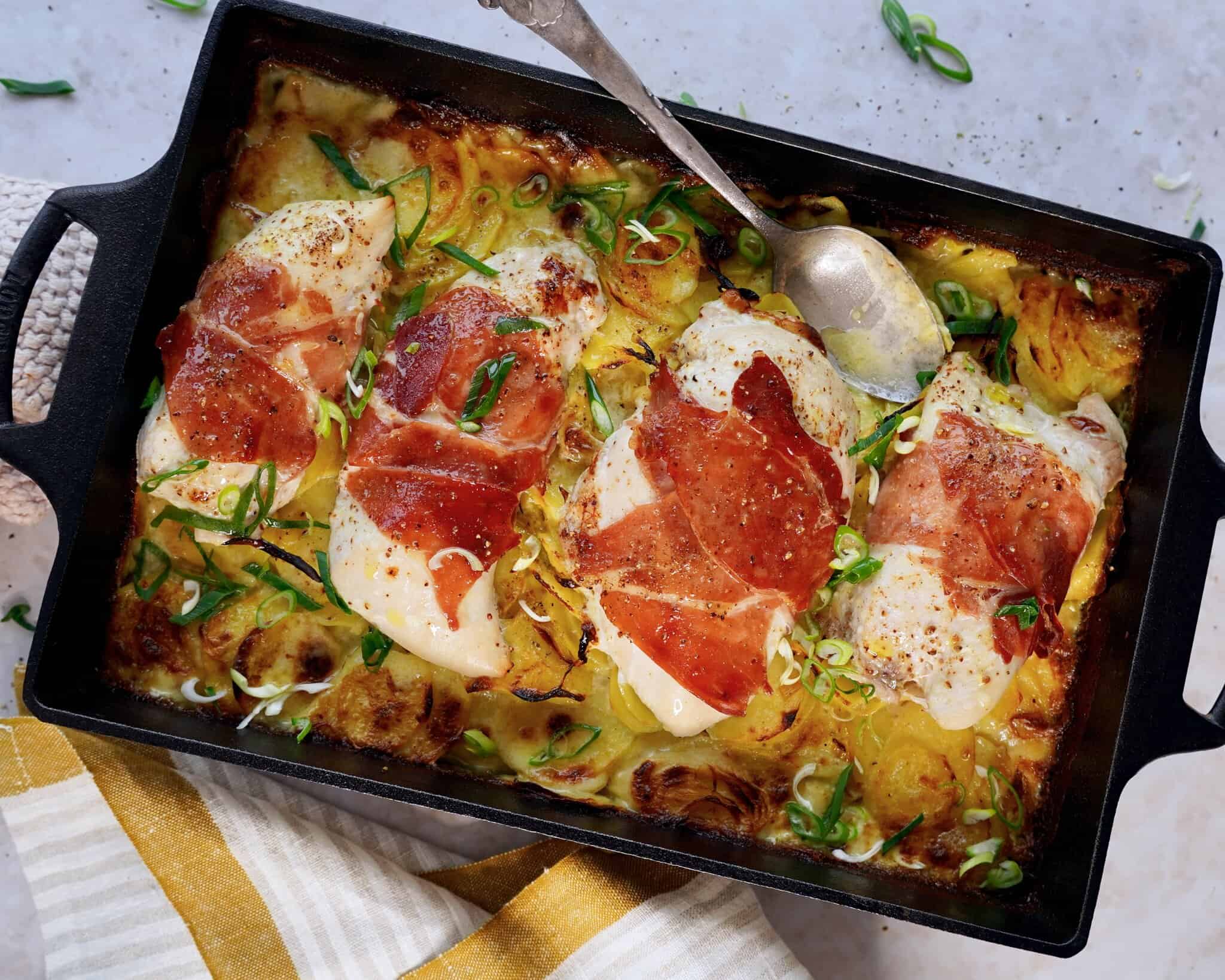 Kylling i fad med cremede flødekartofler