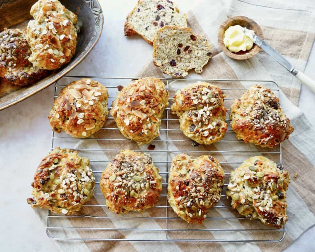 Müsliboller - Hjemmebagte boller med müsli.