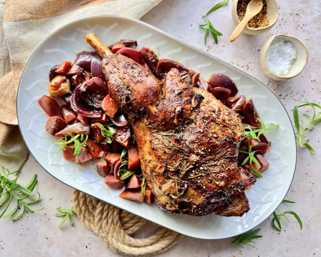 Lammekølle - Langtidsstegt lammebov i ovn med rødvin.