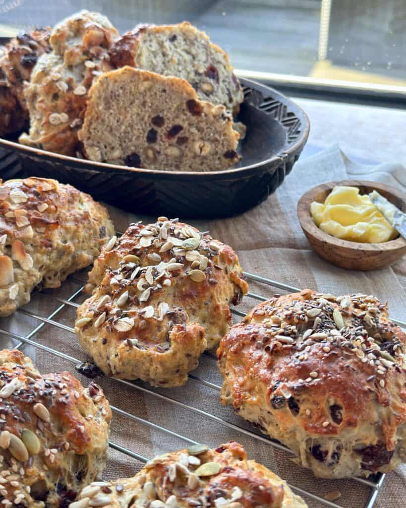 Müsliboller - Hjemmebagte boller med müsli.