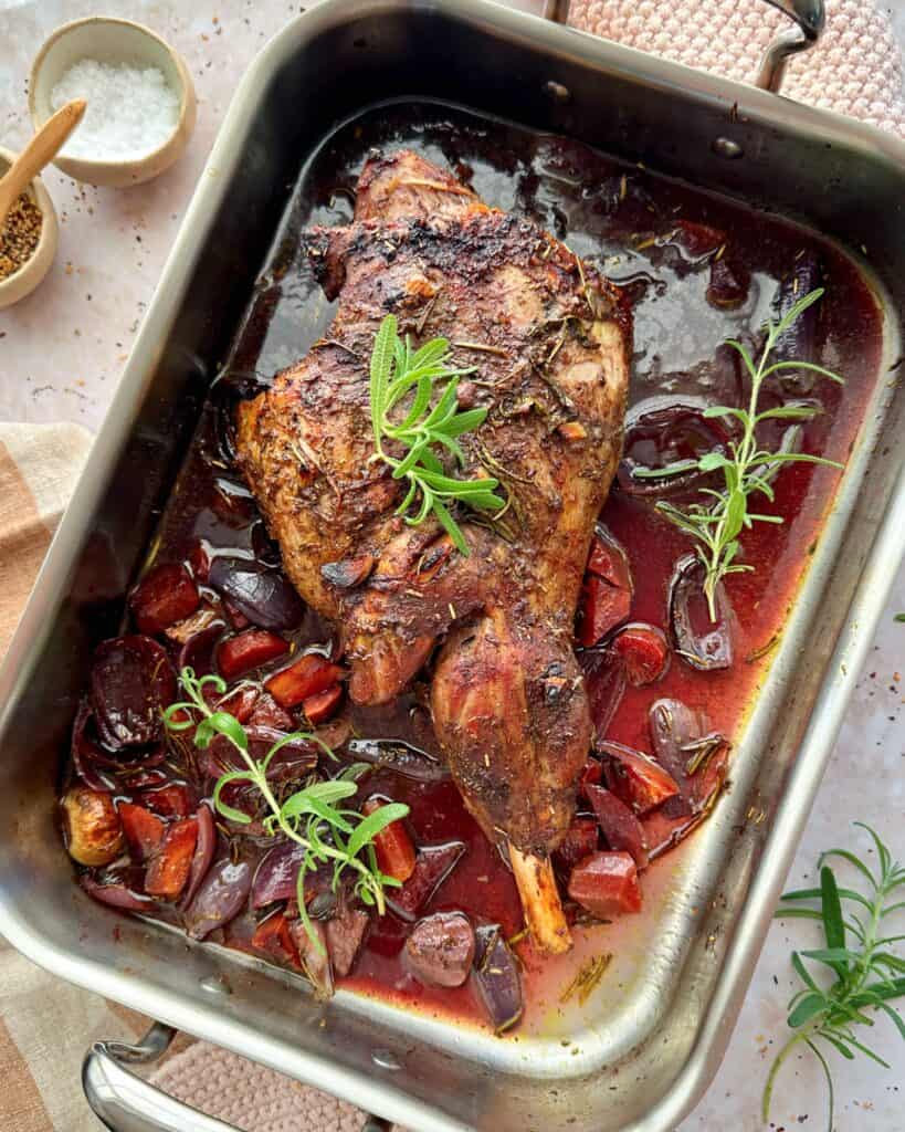 Lammekølle - Langtidsstegt lammebov i ovn med rødvin.