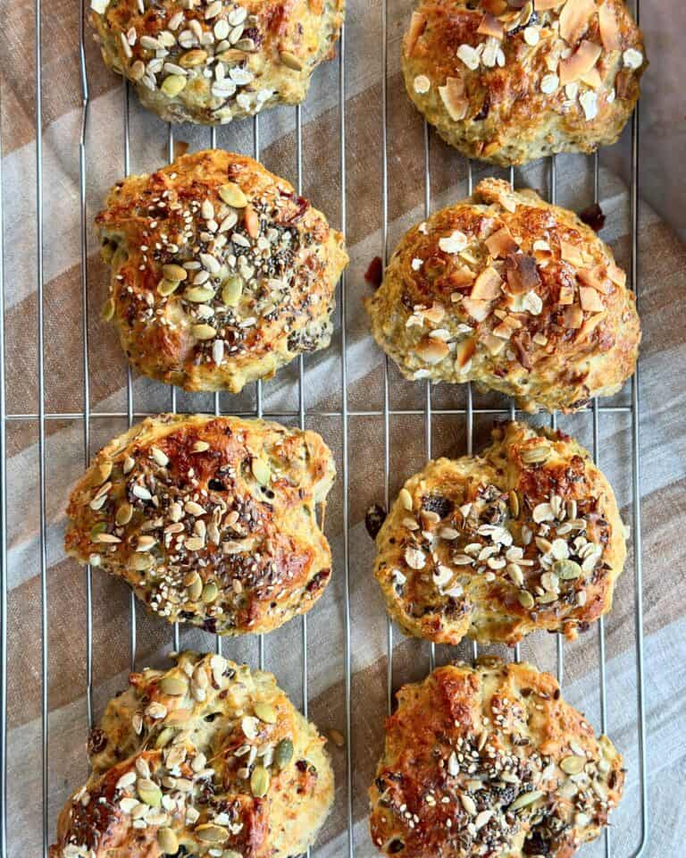 Müsliboller - Hjemmebagte boller med müsli.