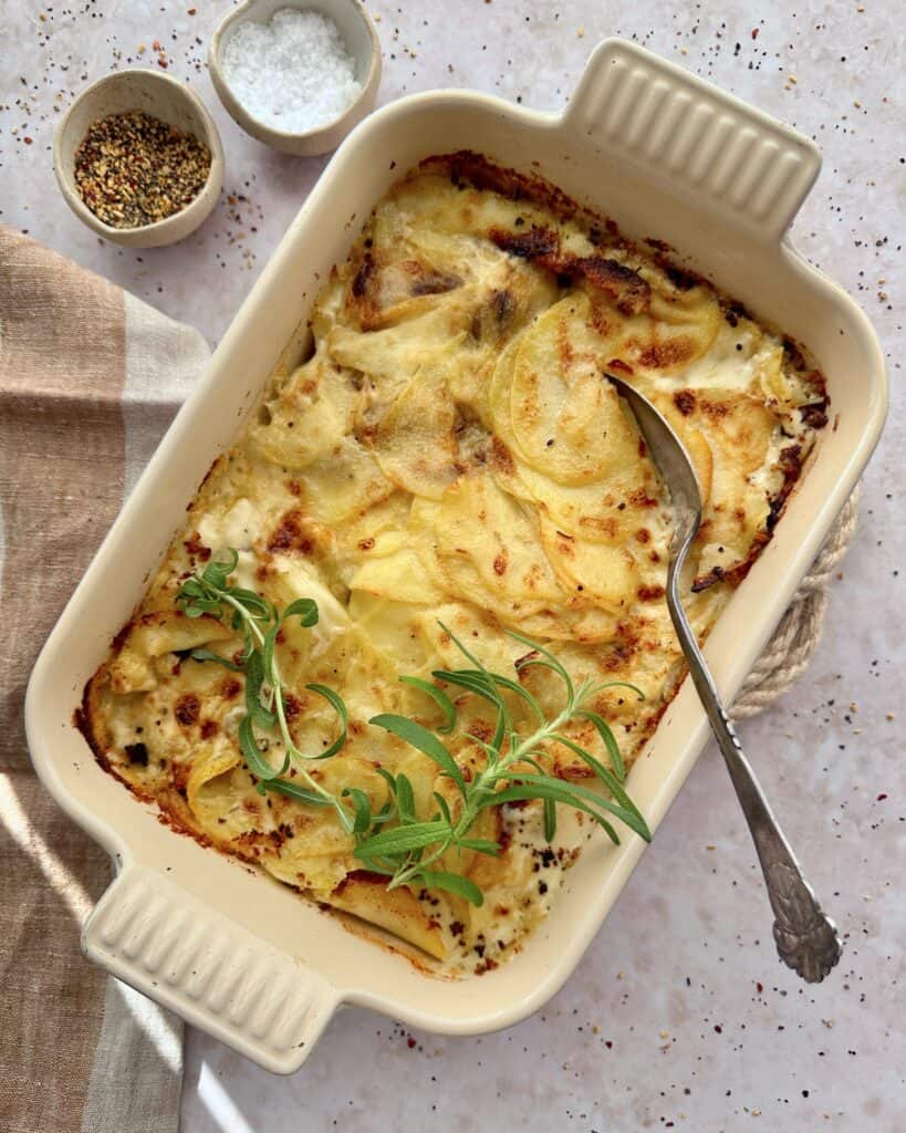 Flødekartofler - Hjemmelavede klassiske flødekartofler.