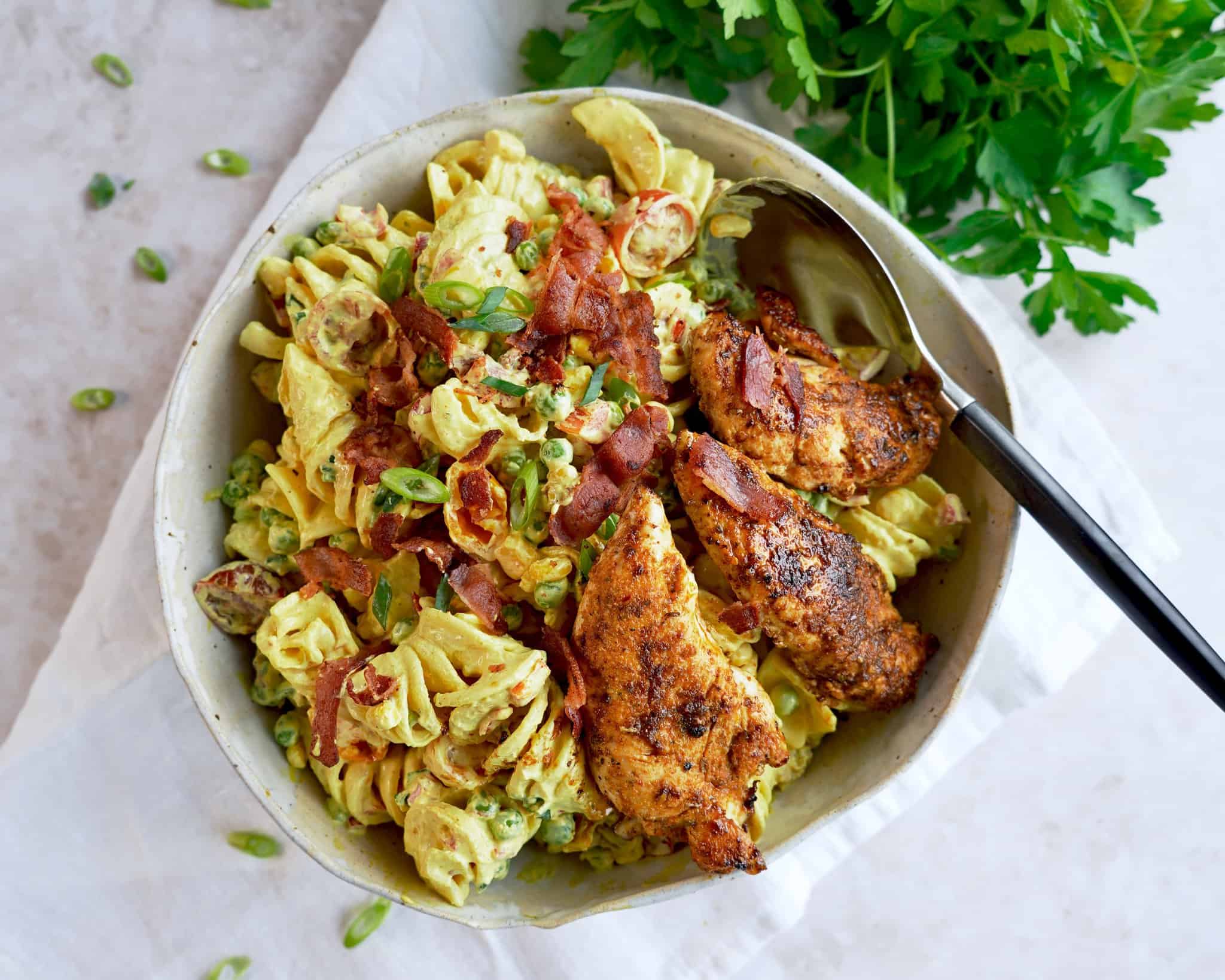 Pastasalat med kylling - hjemmelavet pasta salat med kylling og bacon