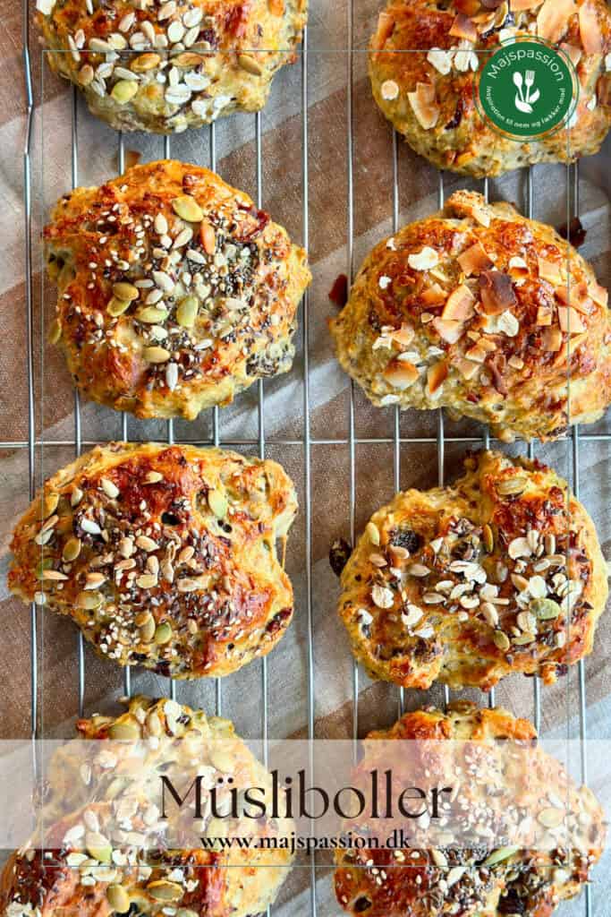 Müsliboller - Hjemmebagte boller med müsli.