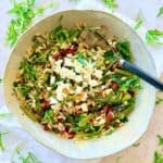 Pastasalat med orzo pasta, grønne asparges og feta