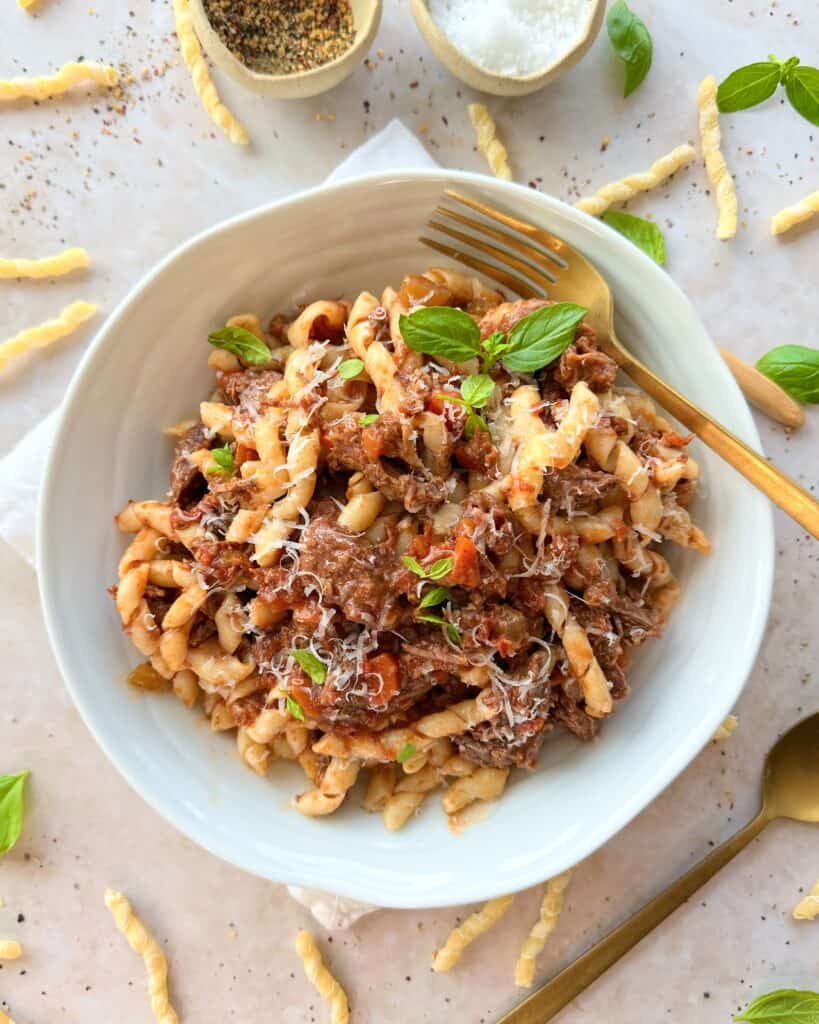 Ragu - En Italiensk gryderet med langtidssimret oksebov eller oksetykkam.