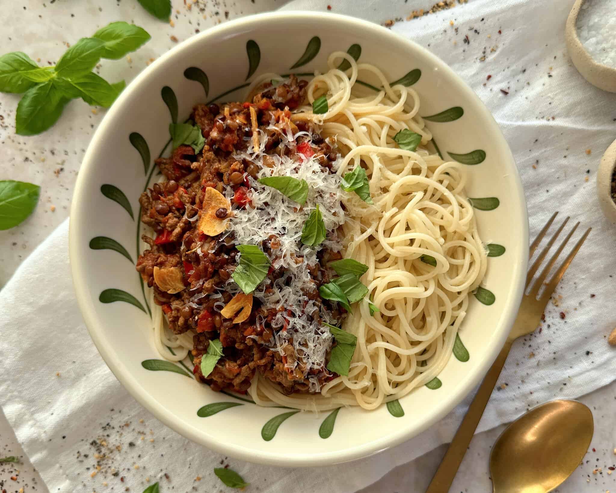 Spaghetti kødsauce med grøntsager.