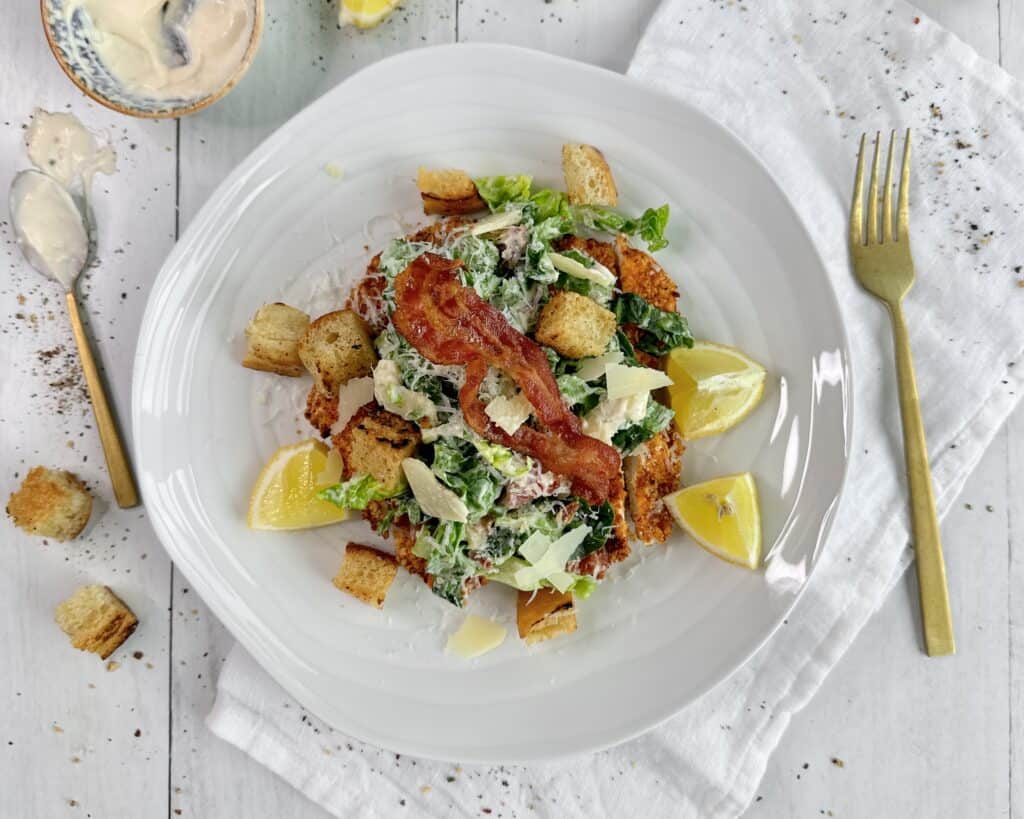 Cæsarsalat med crispy chicken