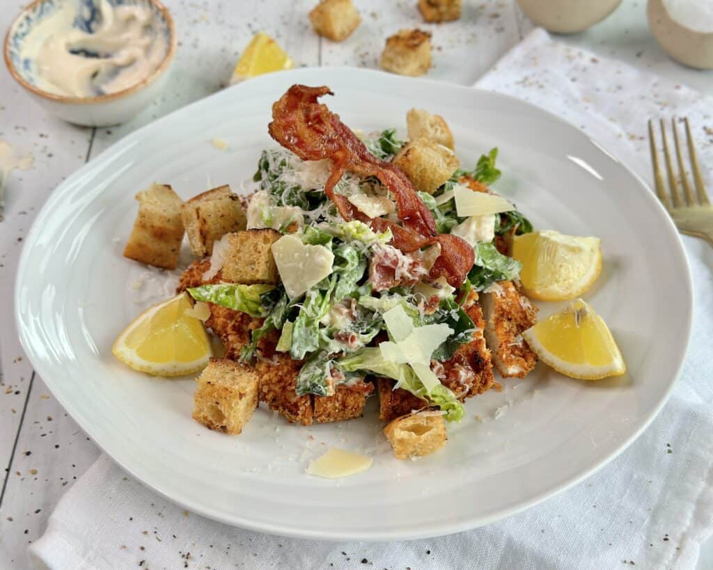 Cæsarsalat med crispy chicken