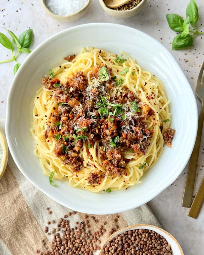 Vegetar bolognese - Hjemmelavet bolognese med linser og grøntsager.