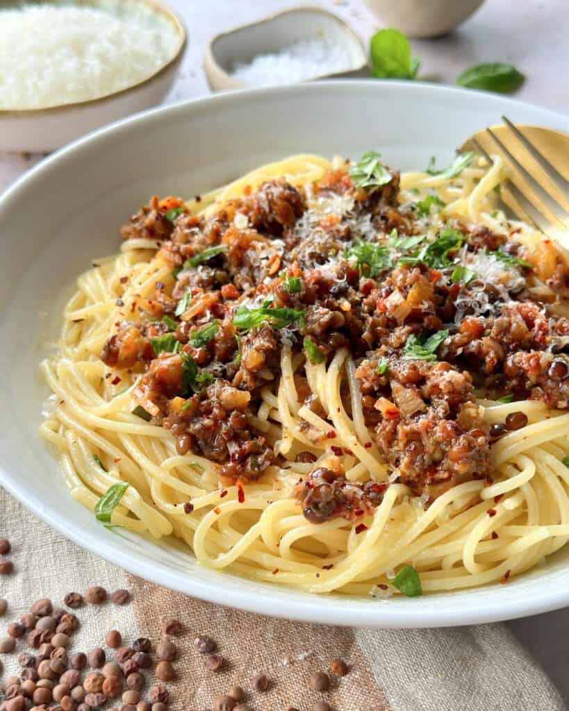 Vegetar bolognese - Hjemmelavet bolognese med linser og grøntsager.