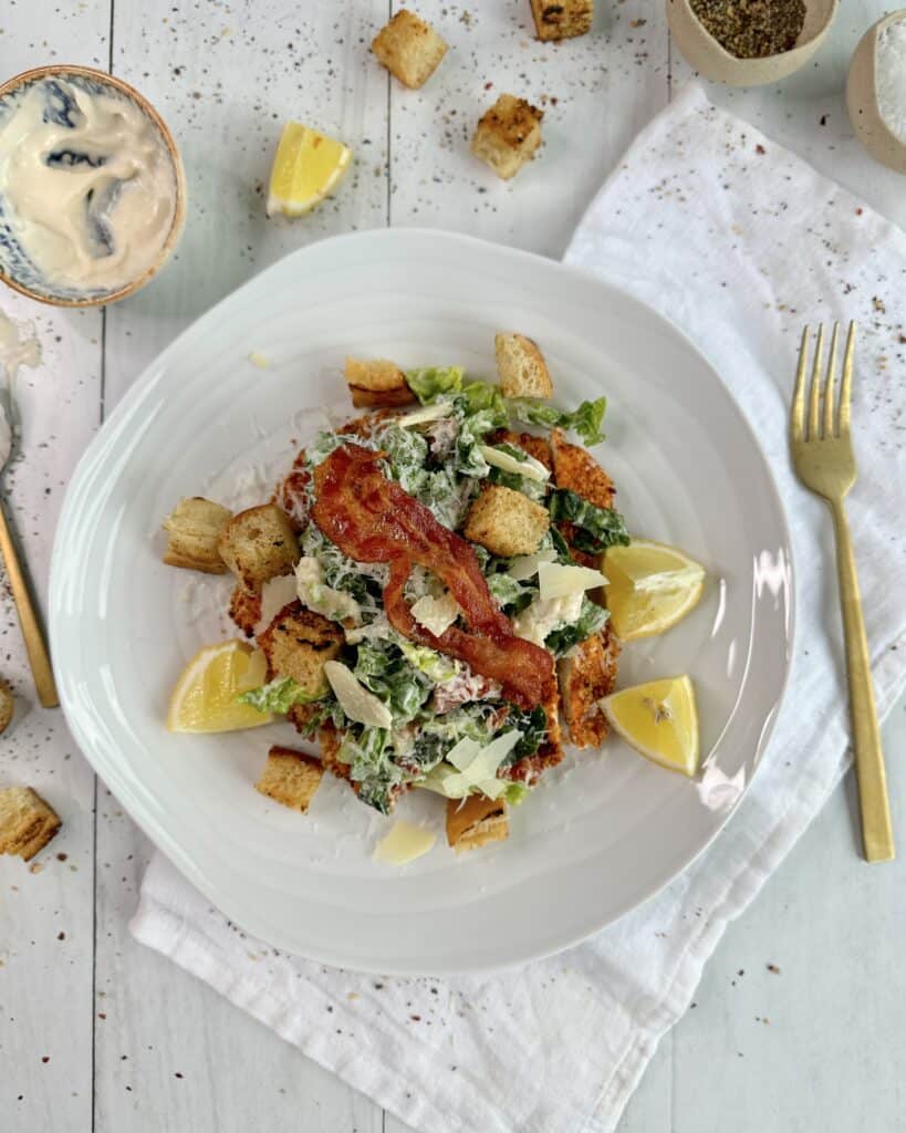 Cæsarsalat med crispy chicken