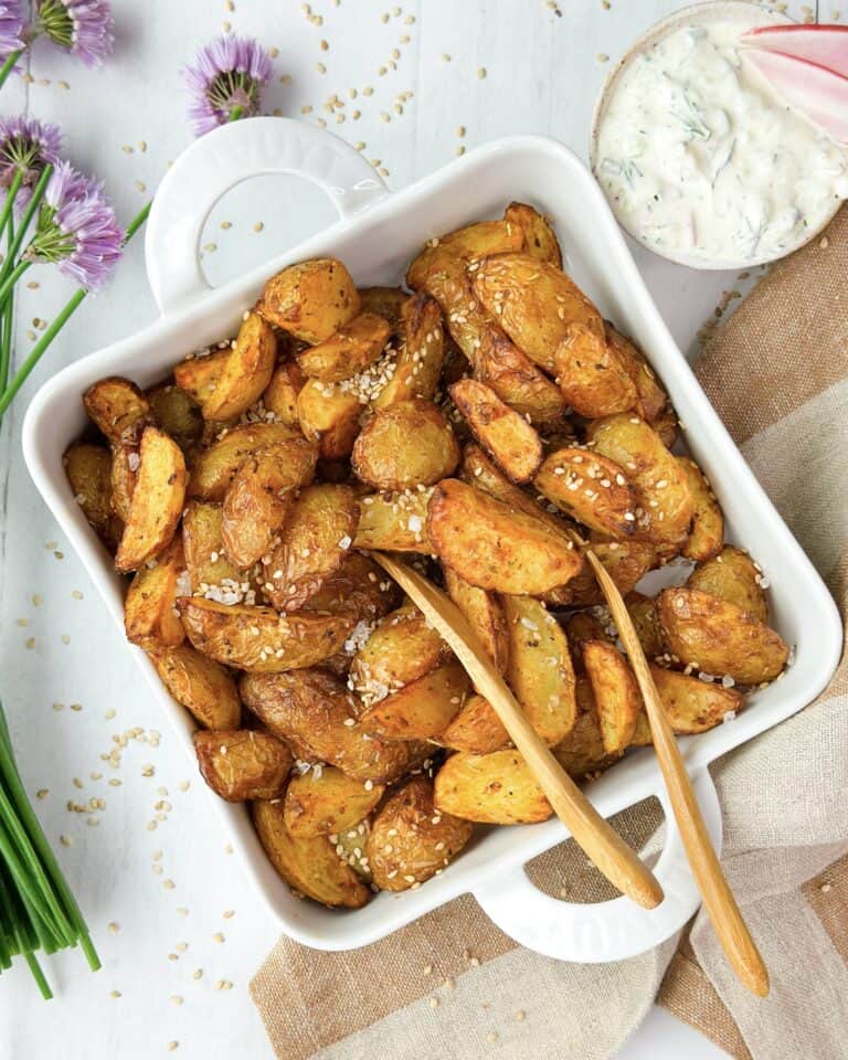 Krydrede kartoffelbåde tilberedt i ovn og airfryer.