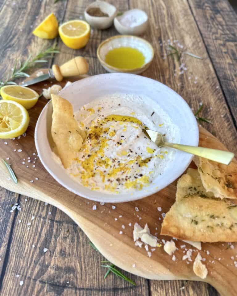 Dip med creme fraiche, citron og parmesan til brød, tapas og grill